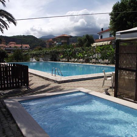 Bike And Breakfast Apartments Pietra Ligure Luaran gambar