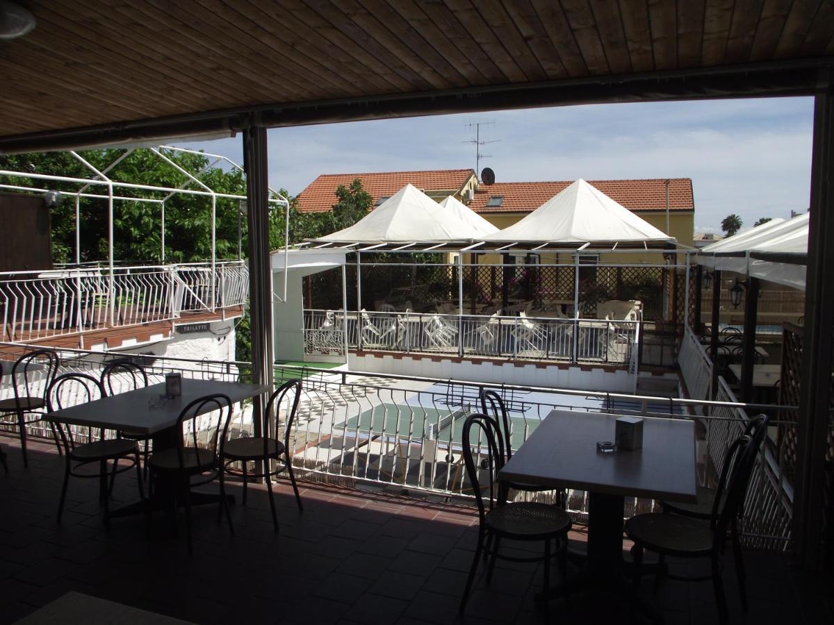 Bike And Breakfast Apartments Pietra Ligure Luaran gambar