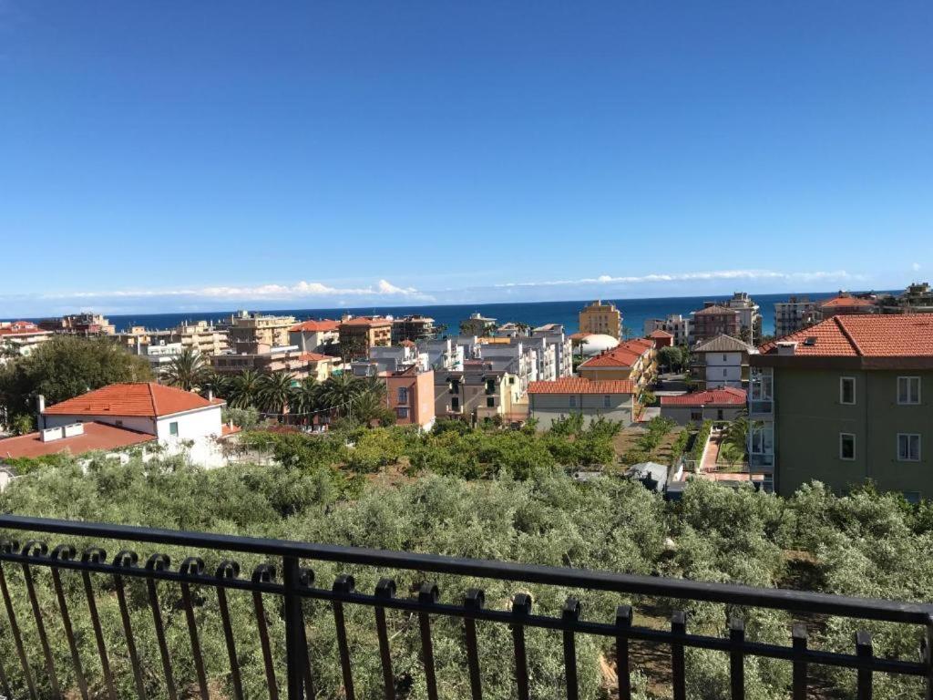 Bike And Breakfast Apartments Pietra Ligure Luaran gambar