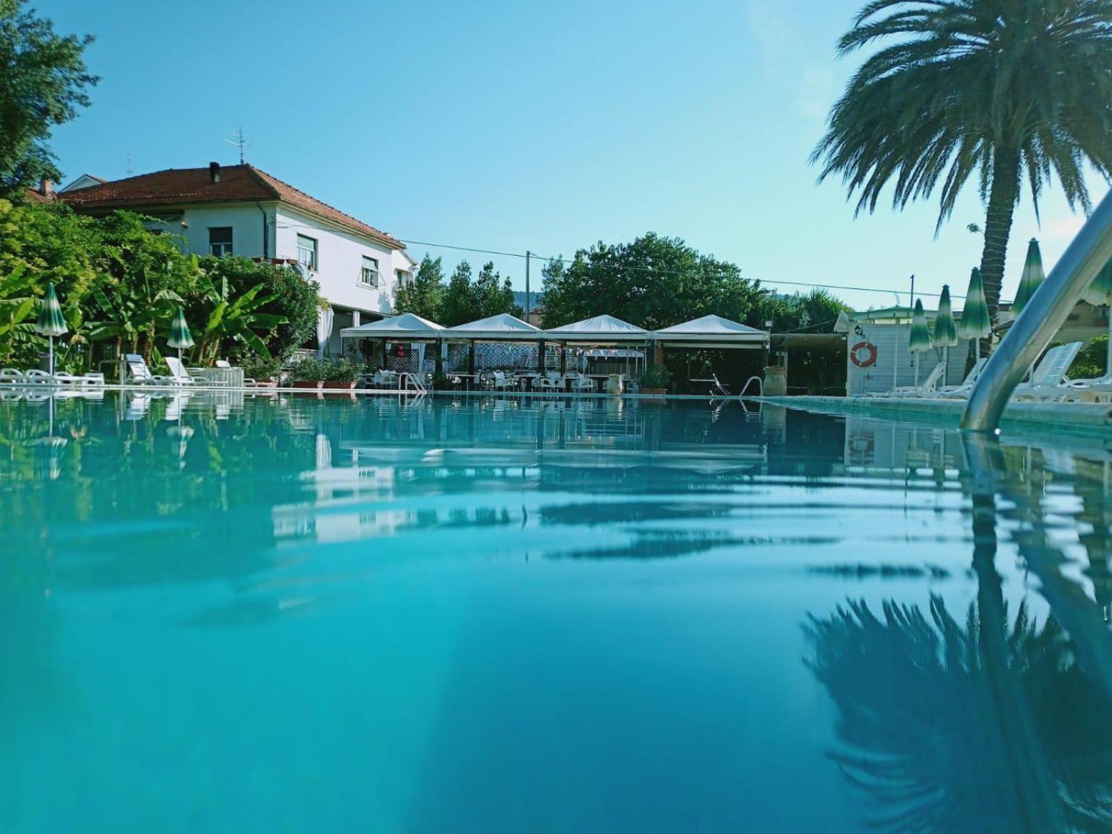 Bike And Breakfast Apartments Pietra Ligure Luaran gambar